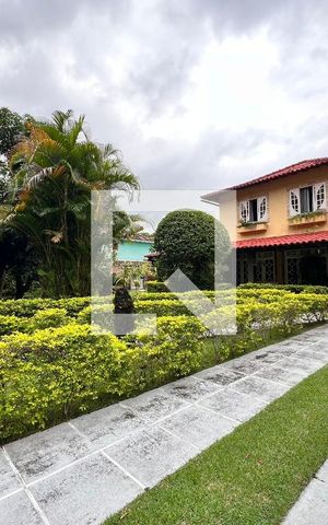 Casa de condomínio à venda com 700m², 4 quartos e 5 vagas Casa de condomínio à venda com 700m², 4 quartos e 5 vagasQuintal - Frente Casa