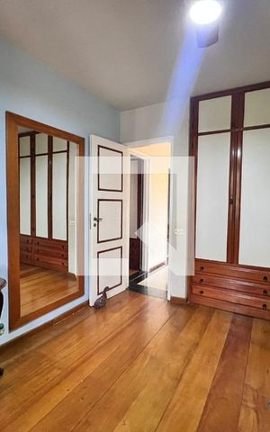 Casa de condomínio à venda com 700m², 4 quartos e 5 vagas Casa de condomínio à venda com 700m², 4 quartos e 5 vagasQuarto 01