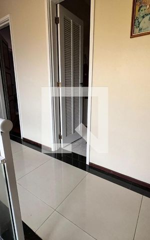 Casa de condomínio à venda com 700m², 4 quartos e 5 vagas Casa de condomínio à venda com 700m², 4 quartos e 5 vagasHall