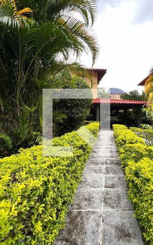Casa de condomínio à venda com 700m², 4 quartos e 5 vagas Casa de condomínio à venda com 700m², 4 quartos e 5 vagasQuintal - Frente Casa