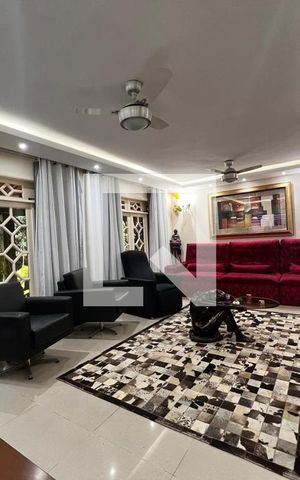 Casa de condomínio à venda com 700m², 4 quartos e 5 vagas Casa de condomínio à venda com 700m², 4 quartos e 5 vagasSala