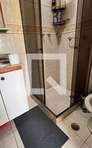 Casa de condomínio à venda com 700m², 4 quartos e 5 vagas Casa de condomínio à venda com 700m², 4 quartos e 5 vagasBanheiro Suite 01