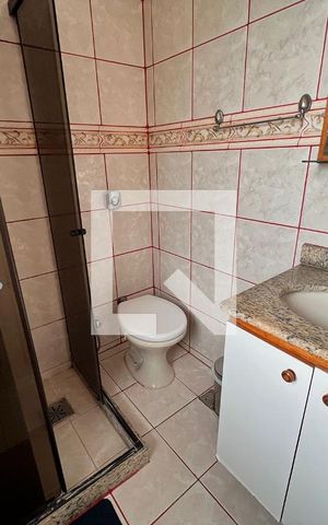 Casa de condomínio à venda com 700m², 4 quartos e 5 vagas Casa de condomínio à venda com 700m², 4 quartos e 5 vagasBanheiro Suite 01