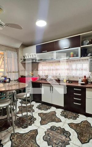 Casa de condomínio à venda com 700m², 4 quartos e 5 vagas Casa de condomínio à venda com 700m², 4 quartos e 5 vagasCozinha