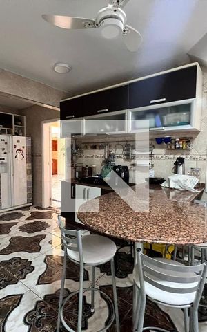 Casa de condomínio à venda com 700m², 4 quartos e 5 vagas Casa de condomínio à venda com 700m², 4 quartos e 5 vagasCozinha