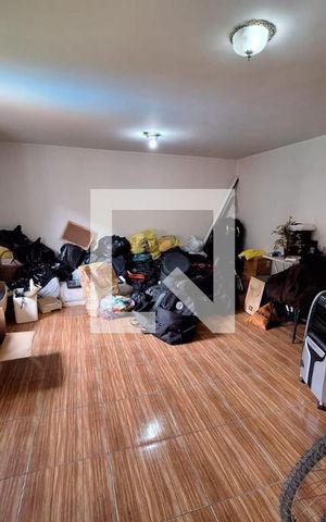 Casa de condomínio à venda com 700m², 4 quartos e 5 vagas Casa de condomínio à venda com 700m², 4 quartos e 5 vagasQuarto 4