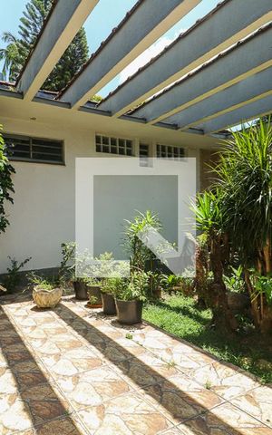 Casa à venda com 337m², 3 quartos e 4 vagas Casa à venda com 337m², 3 quartos e 4 vagasQuintal