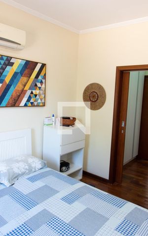 Casa à venda com 180m², 3 quartos e 4 vagas Casa à venda com 180m², 3 quartos e 4 vagasSUITE