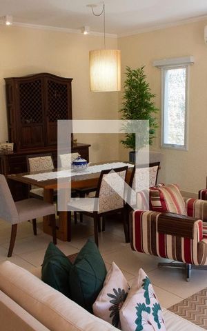Casa à venda com 180m², 3 quartos e 4 vagas Casa à venda com 180m², 3 quartos e 4 vagasSALA