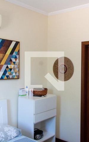 Casa à venda com 180m², 3 quartos e 4 vagas Casa à venda com 180m², 3 quartos e 4 vagasSUITE