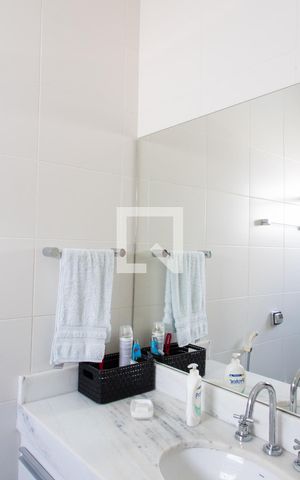 Casa à venda com 180m², 3 quartos e 4 vagas Casa à venda com 180m², 3 quartos e 4 vagasBANHEIRO DA SUITE