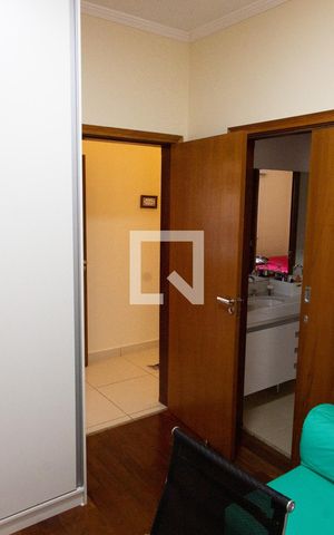 Casa à venda com 180m², 3 quartos e 4 vagas Casa à venda com 180m², 3 quartos e 4 vagasQUARTO 1