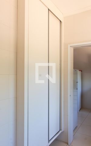 Casa à venda com 180m², 3 quartos e 4 vagas Casa à venda com 180m², 3 quartos e 4 vagasÁREA DE SERVIÇO