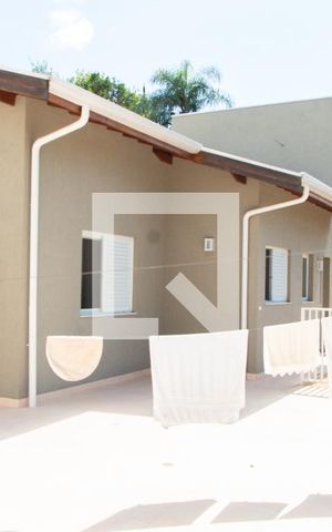 Casa à venda com 180m², 3 quartos e 4 vagas Casa à venda com 180m², 3 quartos e 4 vagasÁREA EXTERNA FUNDOS