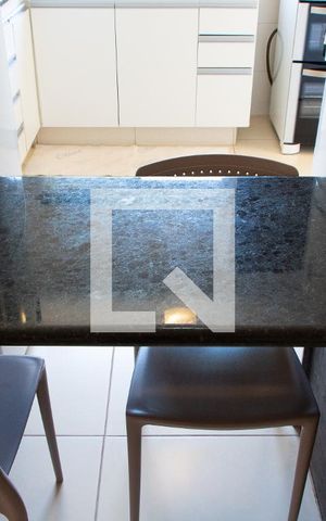 Casa à venda com 180m², 3 quartos e 4 vagas Casa à venda com 180m², 3 quartos e 4 vagasCOZINHA