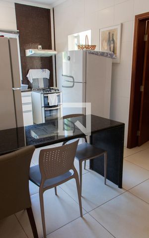 Casa à venda com 180m², 3 quartos e 4 vagas Casa à venda com 180m², 3 quartos e 4 vagasCOZINHA