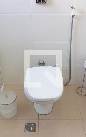 Casa à venda com 180m², 3 quartos e 4 vagas Casa à venda com 180m², 3 quartos e 4 vagasBANHEIRO DA SUITE