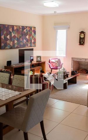 Casa à venda com 180m², 3 quartos e 4 vagas Casa à venda com 180m², 3 quartos e 4 vagasSALA