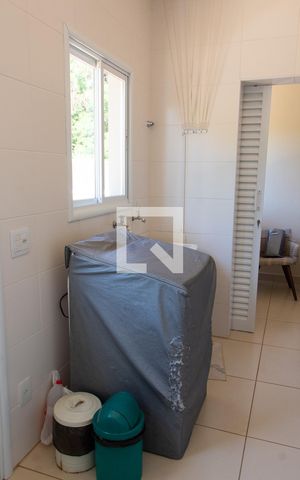 Casa à venda com 180m², 3 quartos e 4 vagas Casa à venda com 180m², 3 quartos e 4 vagasÁREA DE SERVIÇO