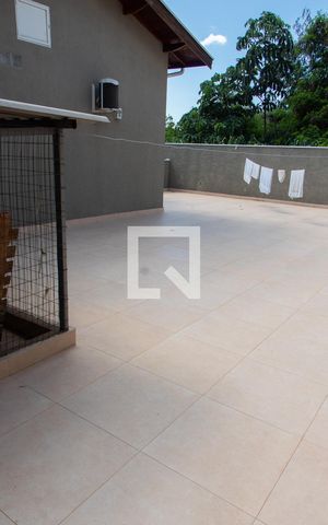 Casa à venda com 180m², 3 quartos e 4 vagas Casa à venda com 180m², 3 quartos e 4 vagasÁREA EXTERNA FUNDOS
