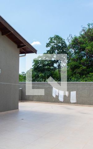 Casa à venda com 180m², 3 quartos e 4 vagas Casa à venda com 180m², 3 quartos e 4 vagasÁREA EXTERNA FUNDOS
