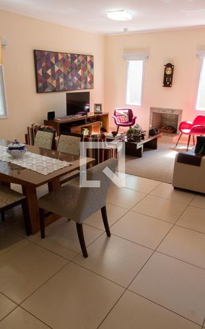 Casa à venda com 180m², 3 quartos e 4 vagas Casa à venda com 180m², 3 quartos e 4 vagasSALA