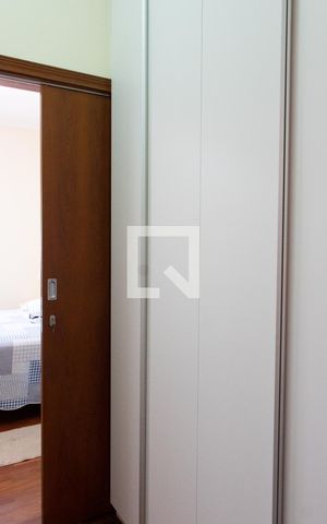 Casa à venda com 180m², 3 quartos e 4 vagas Casa à venda com 180m², 3 quartos e 4 vagasCLOSET