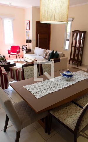 Casa à venda com 180m², 3 quartos e 4 vagas Casa à venda com 180m², 3 quartos e 4 vagasSALA