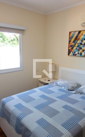 Casa à venda com 180m², 3 quartos e 4 vagas Casa à venda com 180m², 3 quartos e 4 vagasSUITE