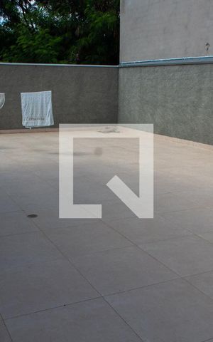 Casa à venda com 180m², 3 quartos e 4 vagas Casa à venda com 180m², 3 quartos e 4 vagasÁREA EXTERNA FUNDOS