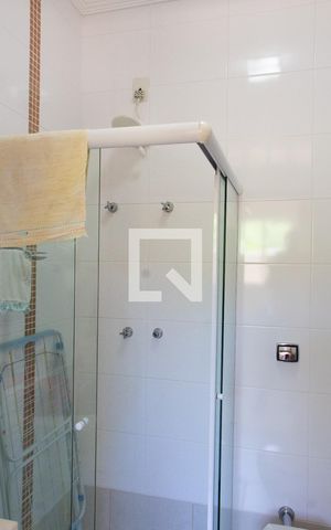 Casa à venda com 180m², 3 quartos e 4 vagas Casa à venda com 180m², 3 quartos e 4 vagasBANHEIRO DA ÁREA DE SERVIÇO