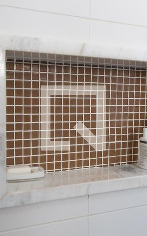 Casa à venda com 180m², 3 quartos e 4 vagas Casa à venda com 180m², 3 quartos e 4 vagasBANHEIRO DA SUITE