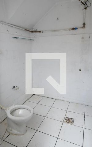 Casa à venda com 216m², 2 quartos e 2 vagasBanheiro de serviço