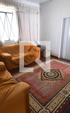 Casa à venda com 216m², 2 quartos e 2 vagasSala
