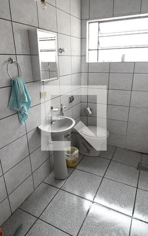 Casa à venda com 216m², 2 quartos e 2 vagasBanheiro