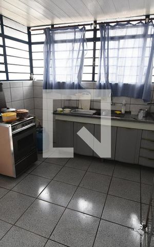 Casa à venda com 216m², 2 quartos e 2 vagasCozinha