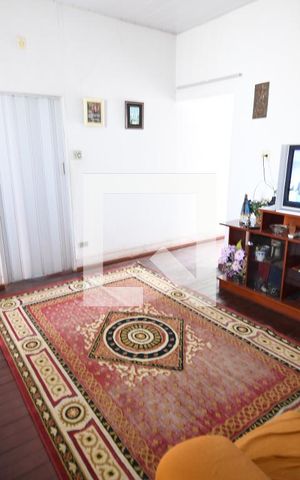 Casa à venda com 216m², 2 quartos e 2 vagasSala