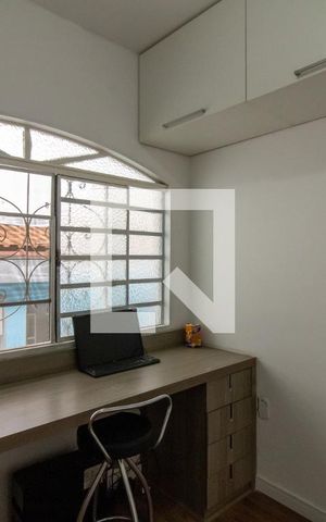 Casa à venda com 152m², 4 quartos e 3 vagas Casa à venda com 152m², 4 quartos e 3 vagasEscritorio