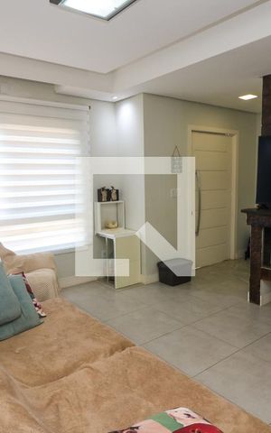 Casa à venda com 136m², 3 quartos e 2 vagas Casa à venda com 136m², 3 quartos e 2 vagasSala