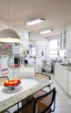 Apartamento à venda com 198m², 3 quartos e 2 vagasCozinha