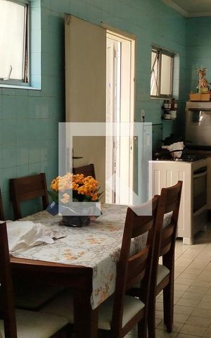 Casa à venda com 180m², 3 quartos e 3 vagas Casa à venda com 180m², 3 quartos e 3 vagasCozinha
