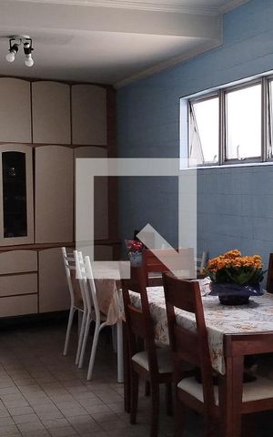 Casa à venda com 180m², 3 quartos e 3 vagas Casa à venda com 180m², 3 quartos e 3 vagasCozinha - Copa e armários