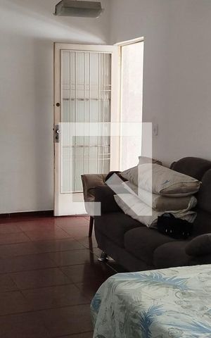Casa à venda com 180m², 3 quartos e 3 vagas Casa à venda com 180m², 3 quartos e 3 vagasSala