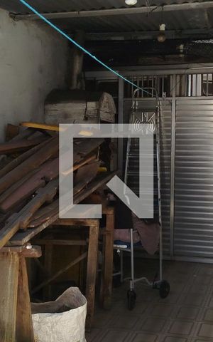 Casa à venda com 180m², 3 quartos e 3 vagas Casa à venda com 180m², 3 quartos e 3 vagasÁrea lateral - churrasqueira