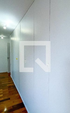 Apartamento à venda com 84m², 2 quartos e 2 vagas Apartamento à venda com 84m², 2 quartos e 2 vagasCloset da suíte