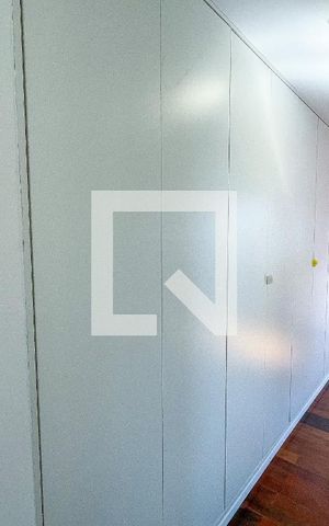 Apartamento à venda com 84m², 2 quartos e 2 vagas Apartamento à venda com 84m², 2 quartos e 2 vagasCloset da suíte