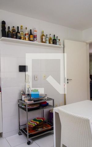 Casa de condomínio à venda com 280m², 5 quartos e 4 vagas Casa de condomínio à venda com 280m², 5 quartos e 4 vagasCozinha e Área de Serviço