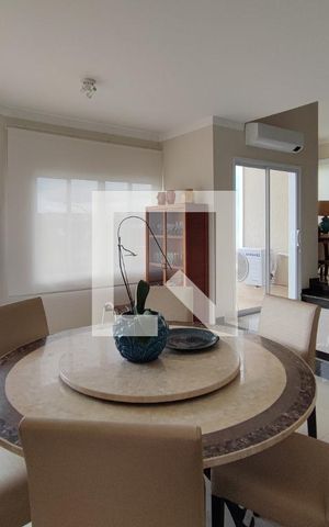 Casa de condomínio à venda com 335m², 4 quartos e 6 vagas Casa de condomínio à venda com 335m², 4 quartos e 6 vagasSala de Jantar
