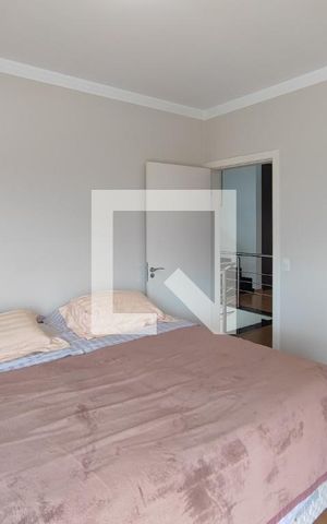 Casa de condomínio à venda com 335m², 4 quartos e 6 vagas Casa de condomínio à venda com 335m², 4 quartos e 6 vagasQuarto Suíte