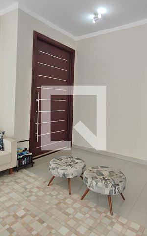 Casa de condomínio à venda com 335m², 4 quartos e 6 vagas Casa de condomínio à venda com 335m², 4 quartos e 6 vagasSala de Estar